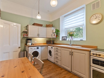 4 bedroom Flat for sale